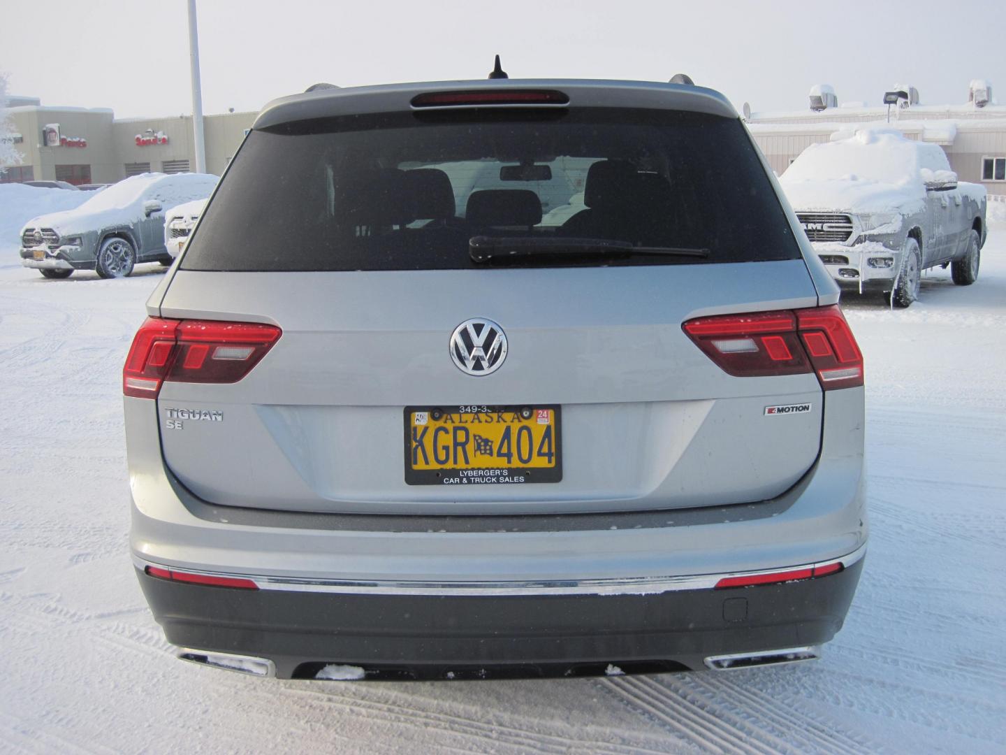 2021 silver /black Volkswagen Tiguan SE AWD (3VV2B7AX8MM) , 6A transmission, located at 9530 Old Seward Highway, Anchorage, AK, 99515, (907) 349-3343, 61.134140, -149.865570 - Photo#3